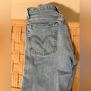 Levi’s wedgie size 23 light wash
